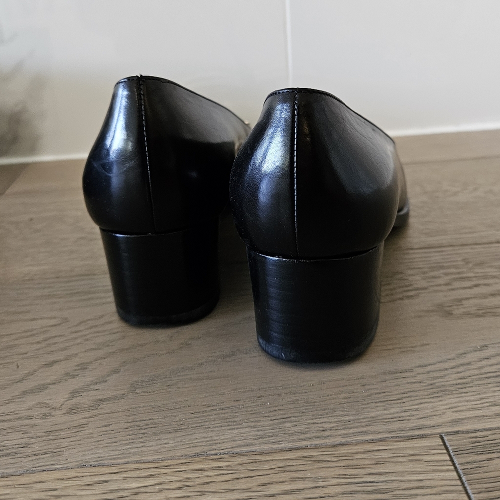 Gucci Black Leather Heels with Gold Accent Plaque - Picture 4 of 8